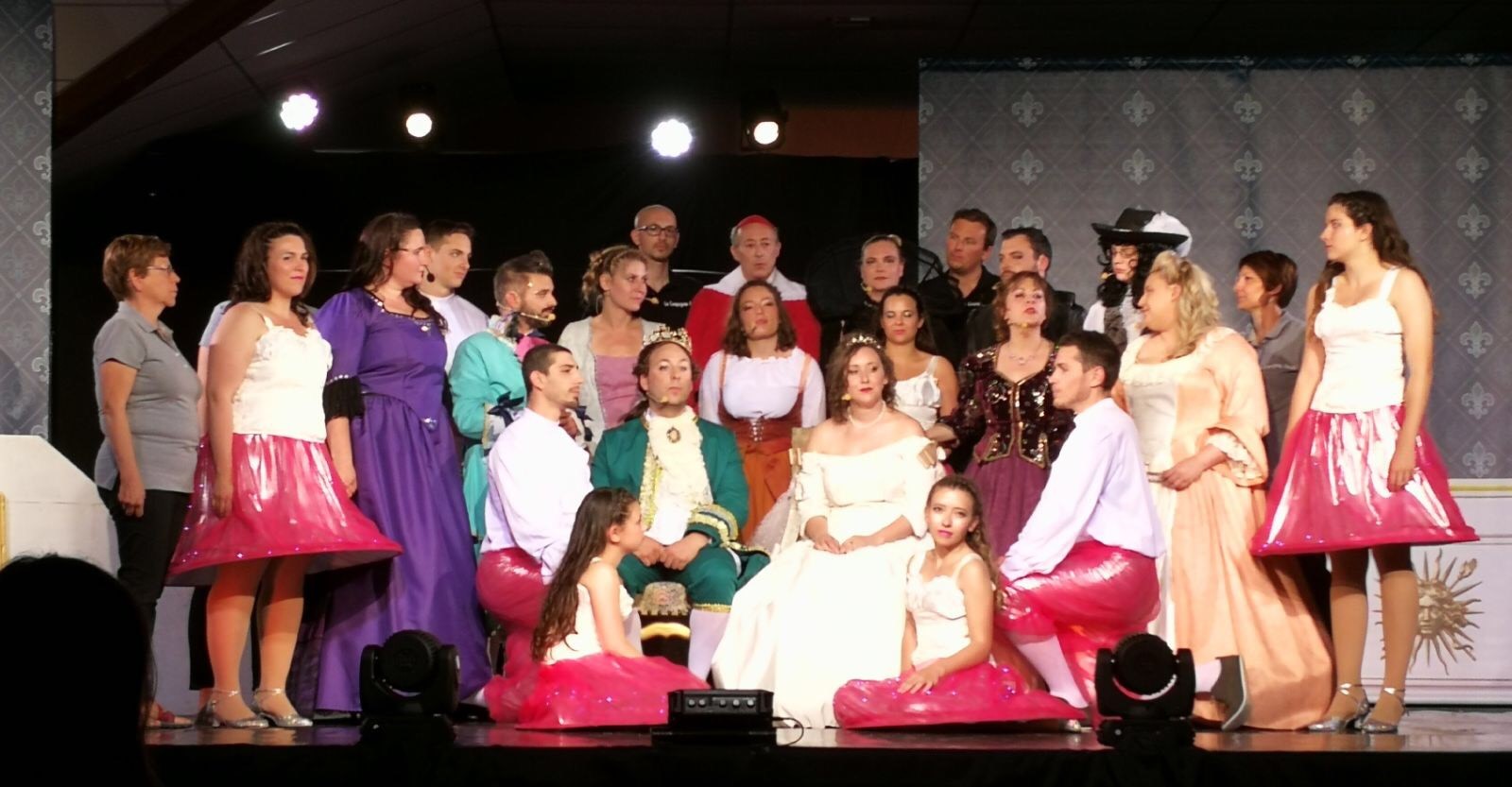 Photo finale de la troupe Anao lors du spectacle du 28 avril 2018